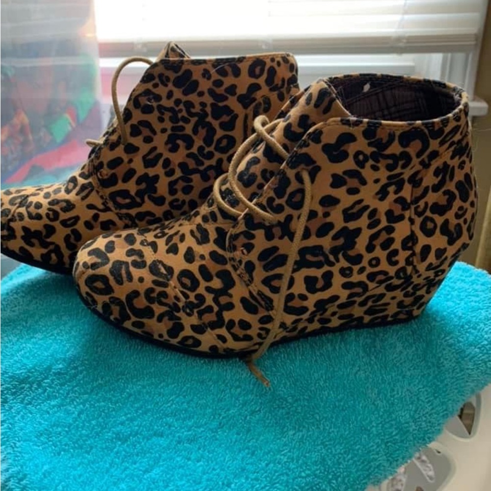 Forever 21 Tan Leopard Print Wedges